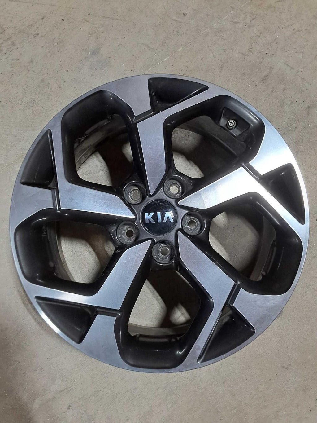 Used Wheel fits: 2020 Kia Sportage 18x7 5 Y spoke alloy machined face Grade A