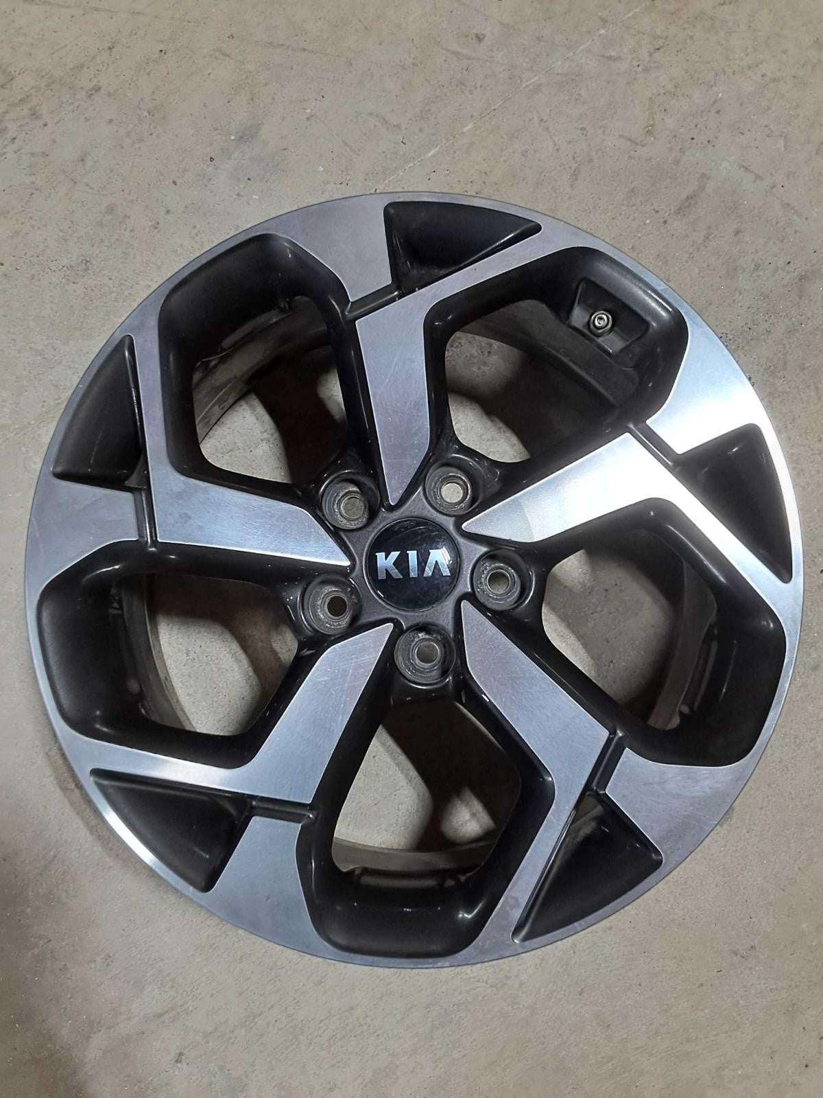 Used Wheel fits: 2020 Kia Sportage 18x7 5 Y spoke alloy machined face Grade A