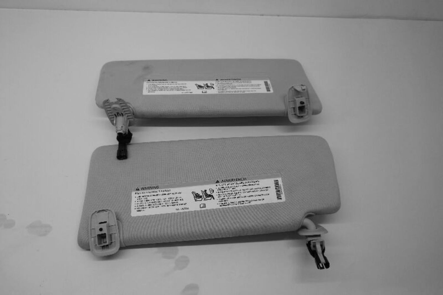 Used Left Sun Visor fits: 2015 Chrysler 200 Sdn w/o sunroof w/o garage door open