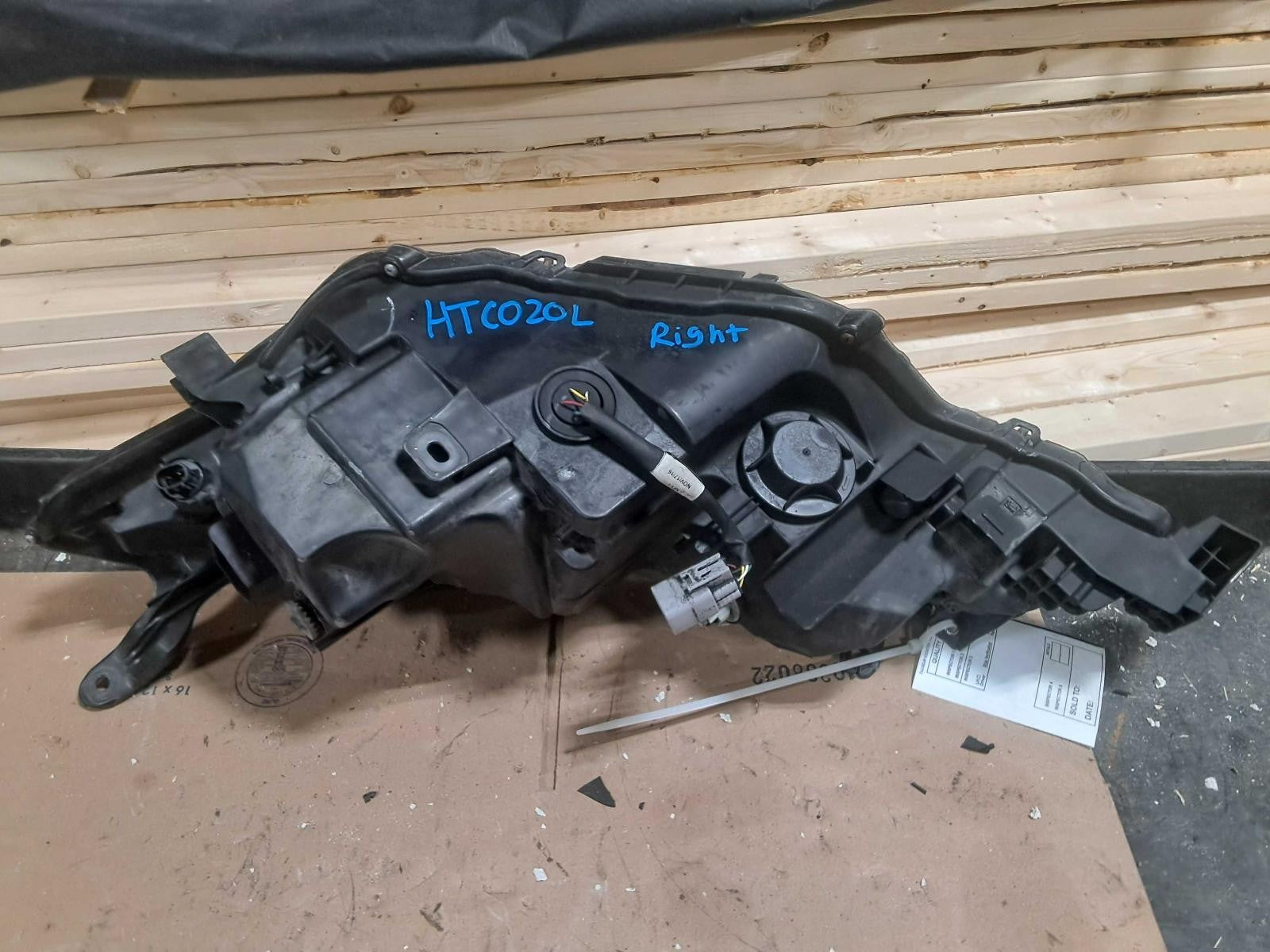 Used Right Headlight Assembly fits: 2017 Toyota Corolla Sedan multiple LED dual