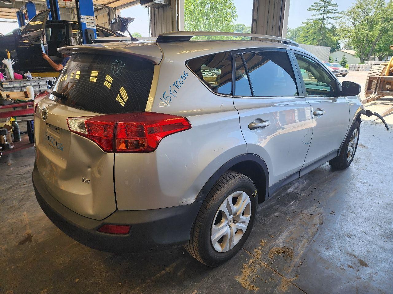 Used Rear Right Door Window Regulator Rear fits: 2015 Toyota Rav4 electric windo