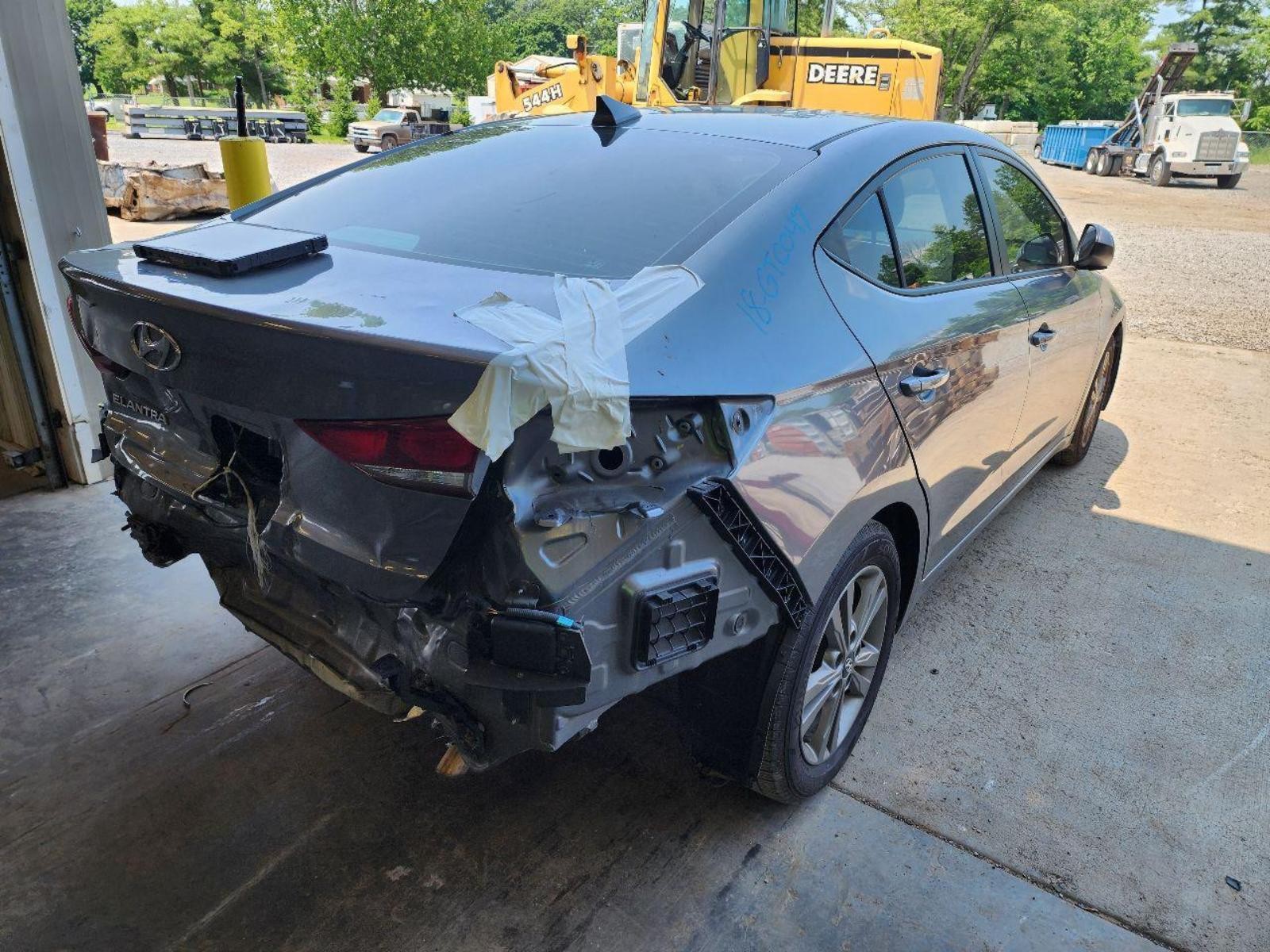 HYUNDAI ELANTRA R Rear Door (electric), Sedan, US built, w/solar glass, R. 17 