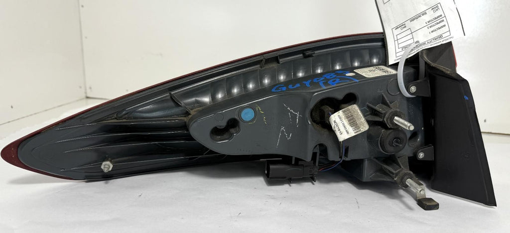 2013-2016 FORD FUSION TAILLIGHT RIGHT SIDE QUARTER PANEL MOUNTED OEM