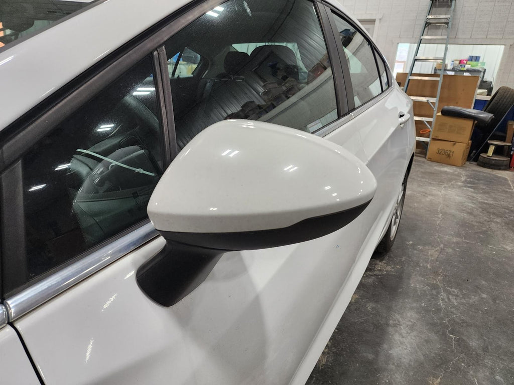 Used Left Door Mirror fits: 2016 Chevrolet Cruze w/o turn signal w/heated opt DL
