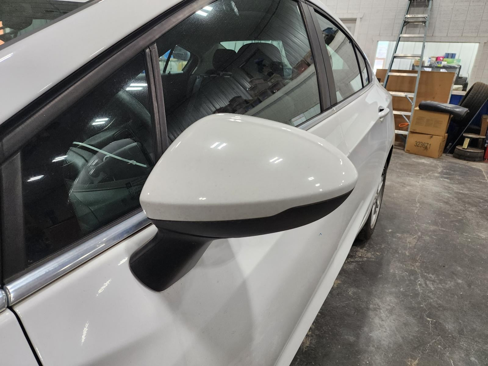Used Left Door Mirror fits: 2016 Chevrolet Cruze w/o turn signal w/heated opt DL