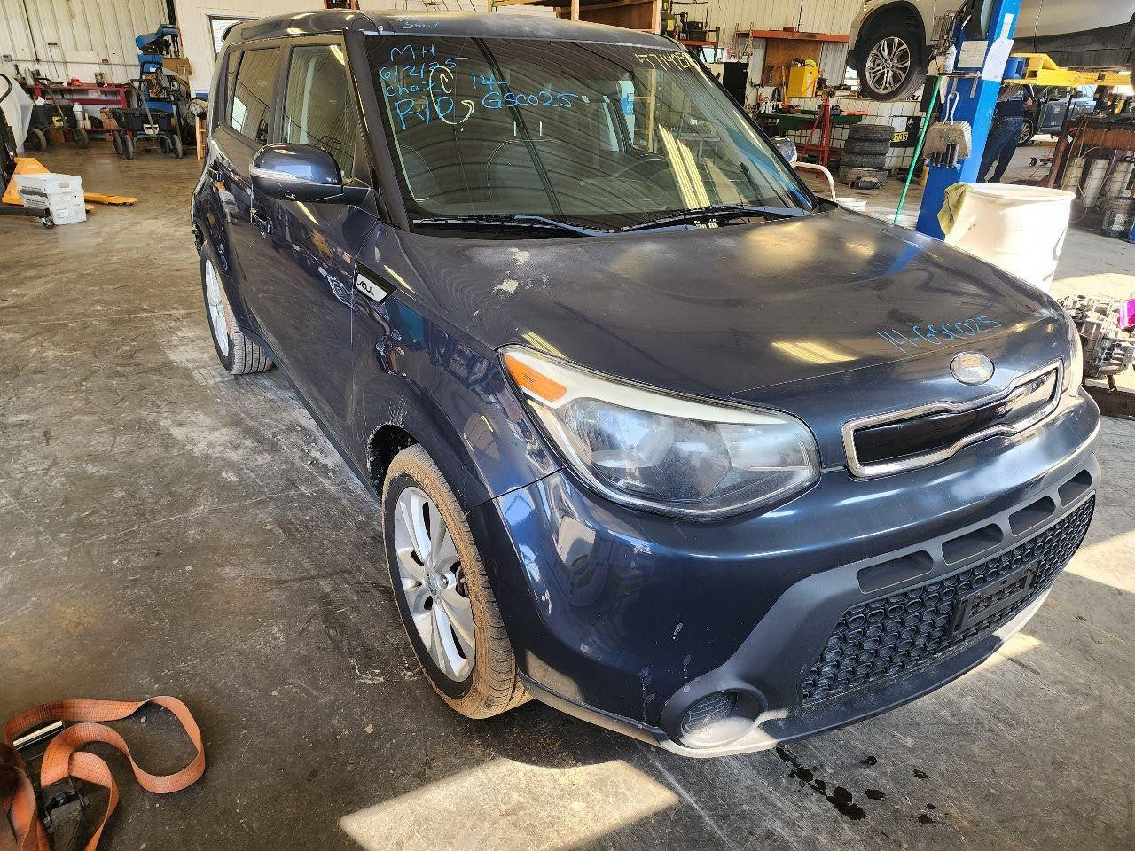 Used Front Left Seat Front fits: 2014 Kia Soul air bag cloth manual Front Left G