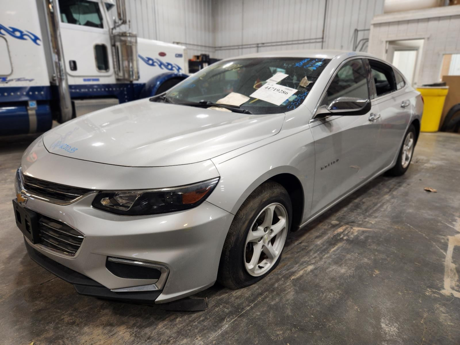 Used Front Right Door Window Regulator Front fits: 2016 Chevrolet Malibu electri
