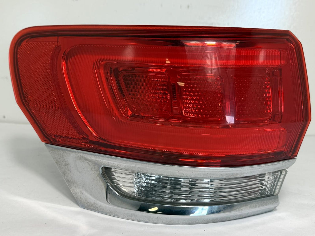 2014-2021 JEEP GRAND CHEROKEE TAILLIGHT LEFT SIDE QUARTER MOUNTED OEM