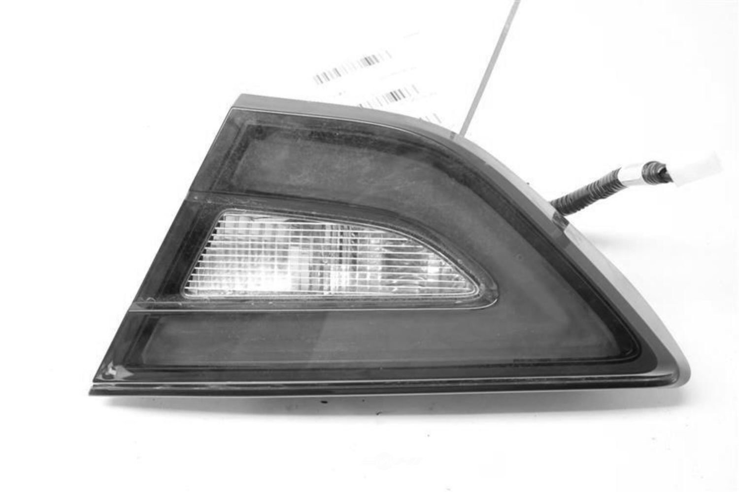 Used Right Tail Light Assembly fits: 2016 Nissan Maxima lid mounted Right Grade