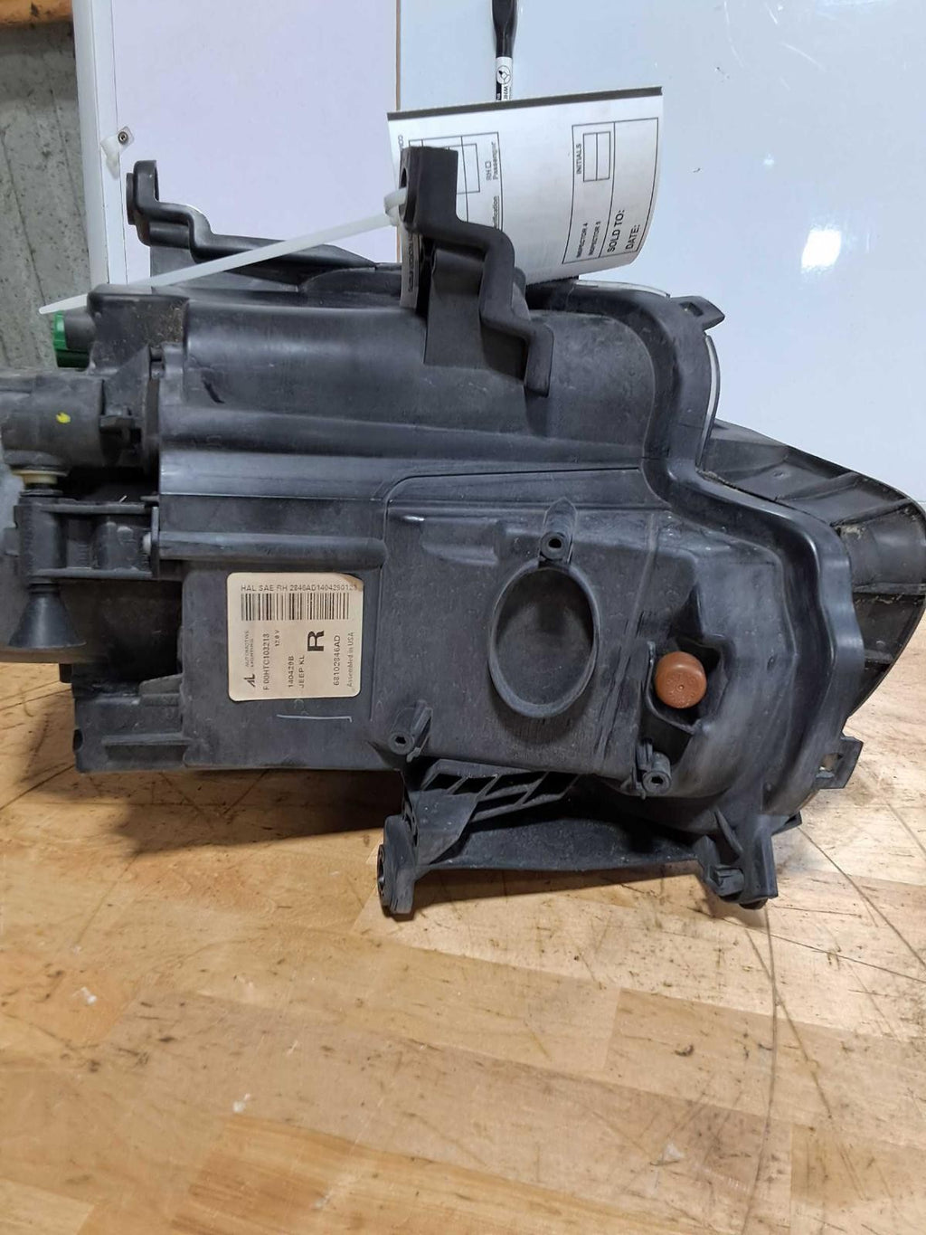 Used Right Headlight Assembly fits: 2014 Jeep Cherokee halogen projector Right G