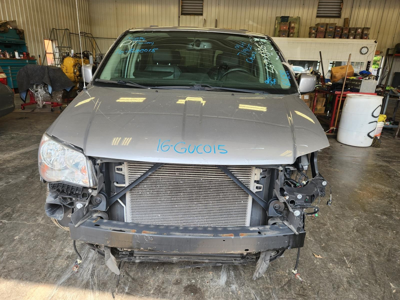Used Right Headlight Assembly fits: 2016 Chrysler Town & country exc. automatic
