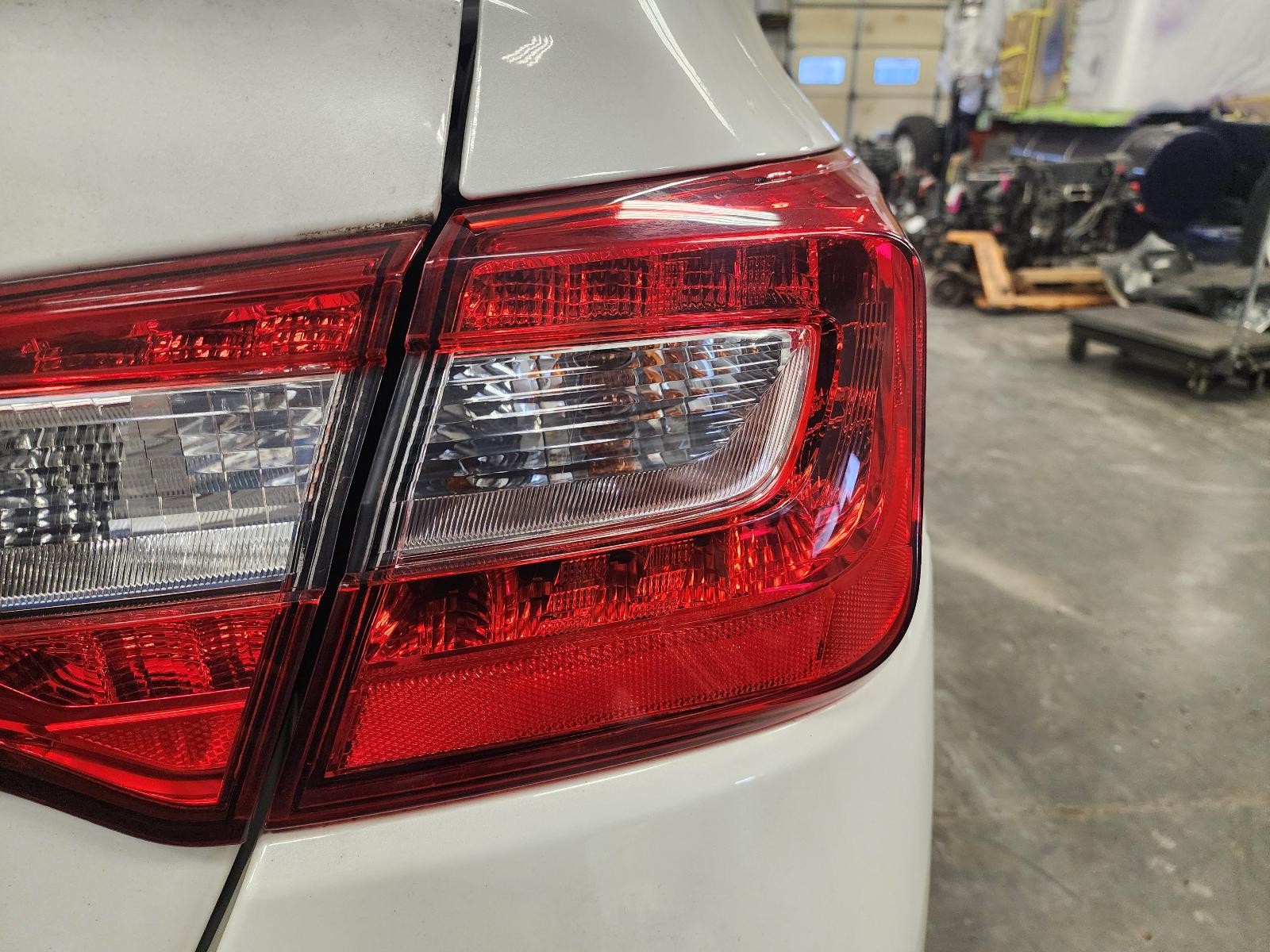 Used Right Tail Light Assembly fits: 2017 Subaru Legacy Sedan quarter panel moun