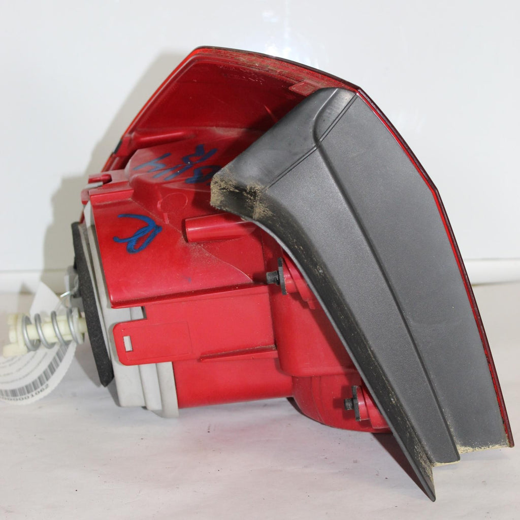VOLKSWAGEN PASSAT R Taillight (Sdn), quarter panel mounted, R. 12 13 14 15