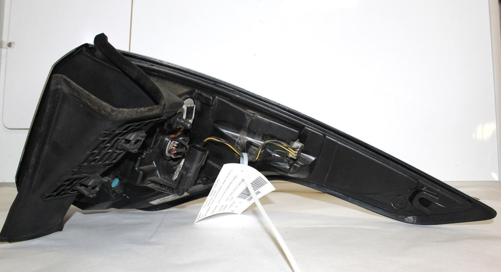Used Left Tail Light Assembly fits: 2018 Ford Escape quarter panel mounted brigh