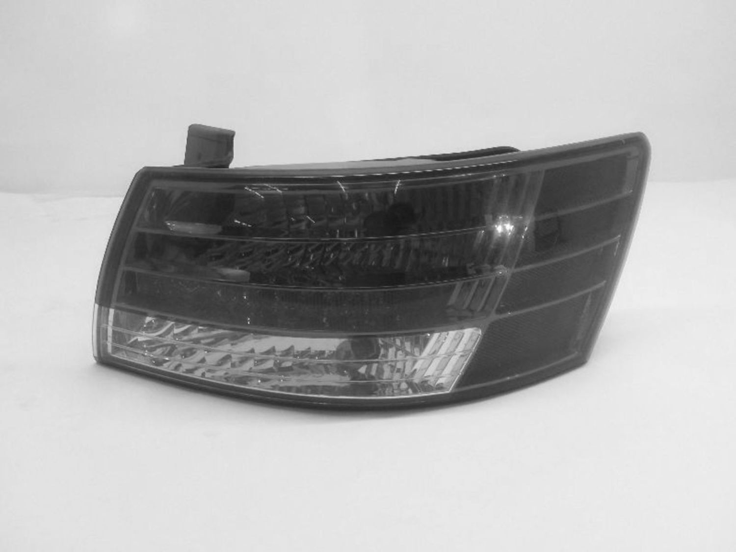 Used Right Tail Light Assembly fits: 2008 Hyundai Sonata quarter panel mounted R