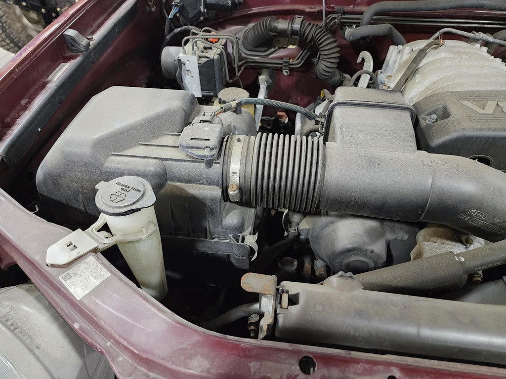 Used Air Cleaner Assembly fits: 2003 Toyota Tundra 8 cylinder Grade A