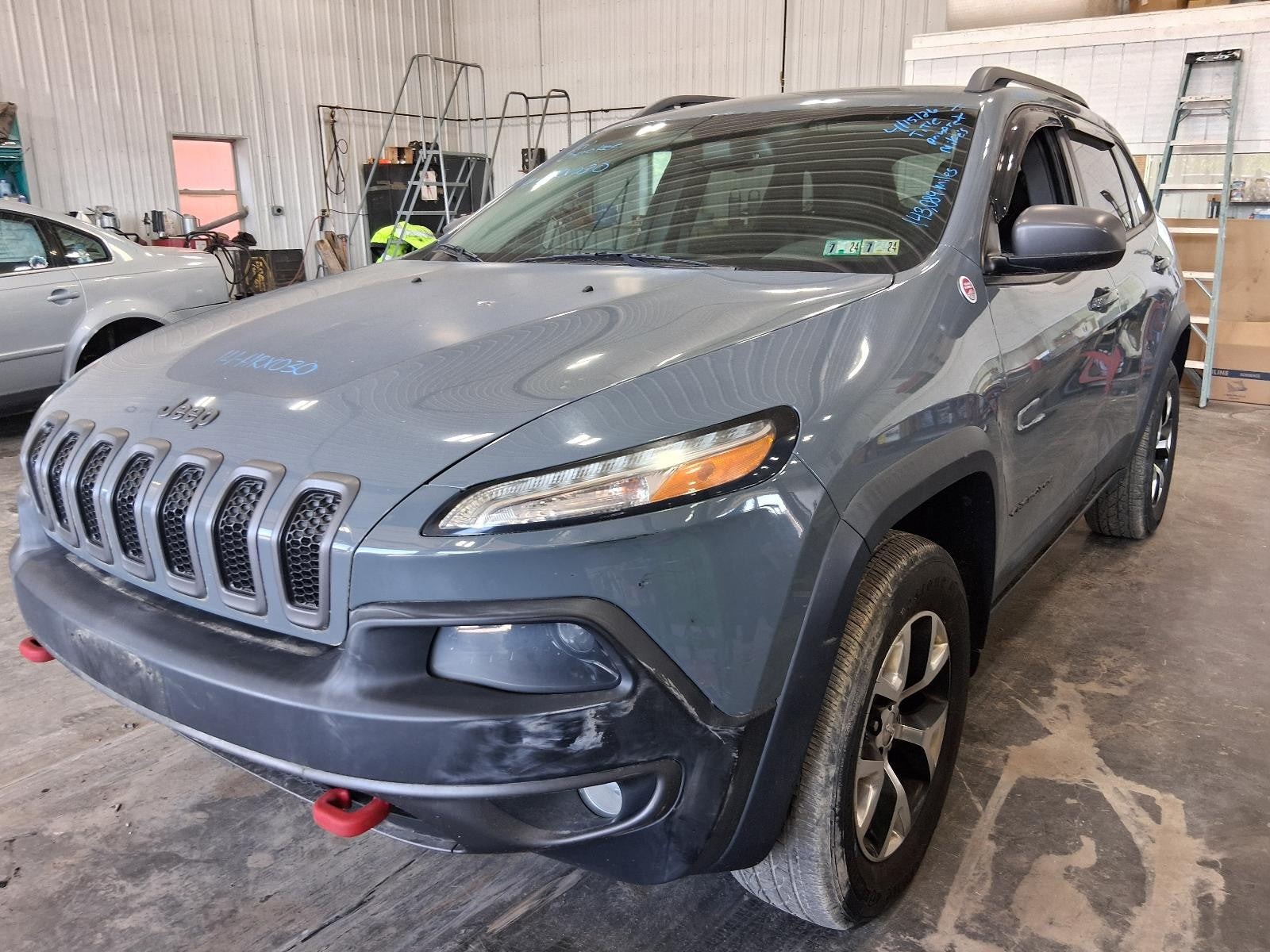 Used Left Sun Visor fits: 2014 Jeep Cherokee illuminated Left Grade A