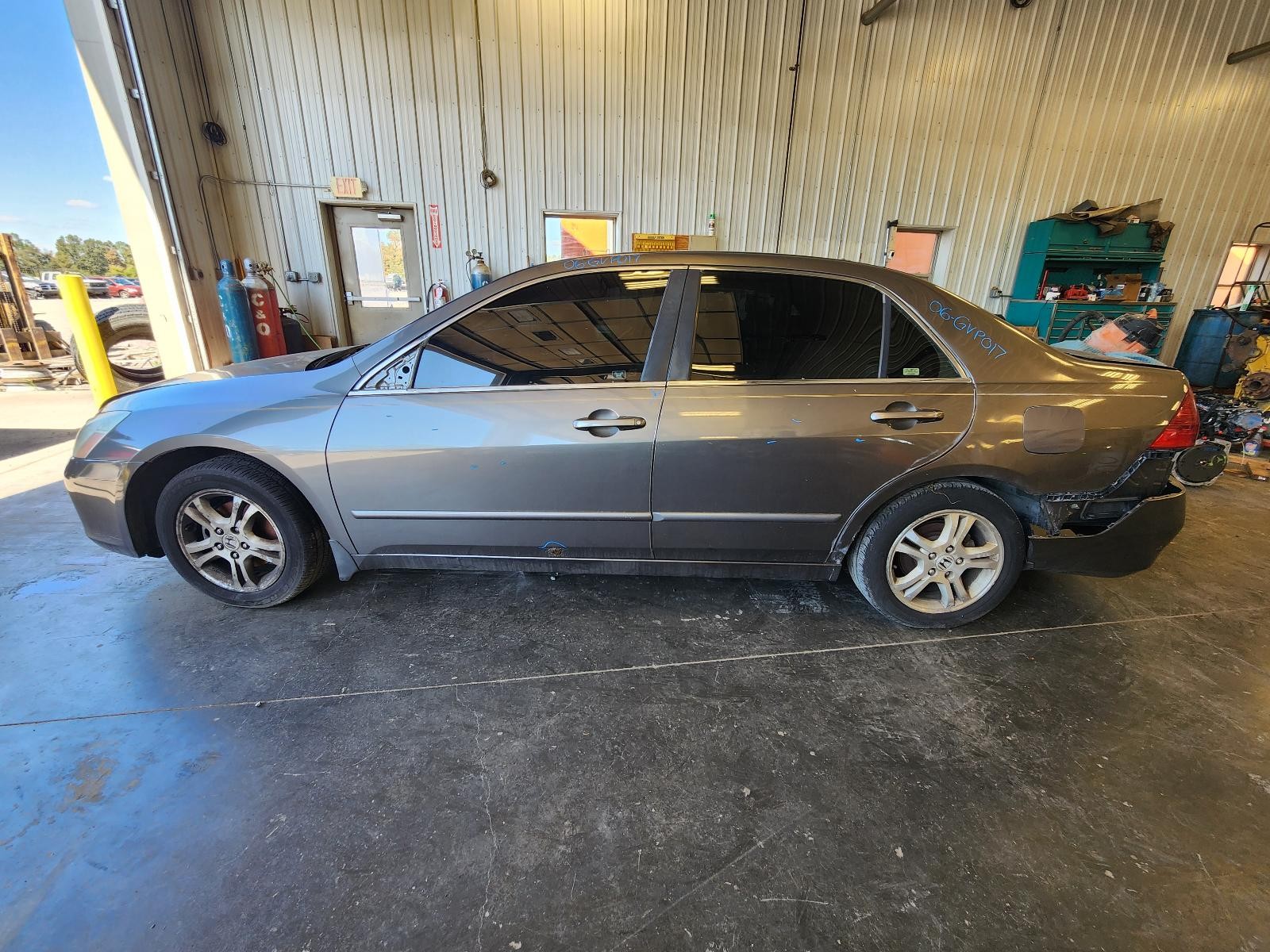 Used Right Sun Visor fits: 2006 Honda Accord w/illumination US built Right Grade