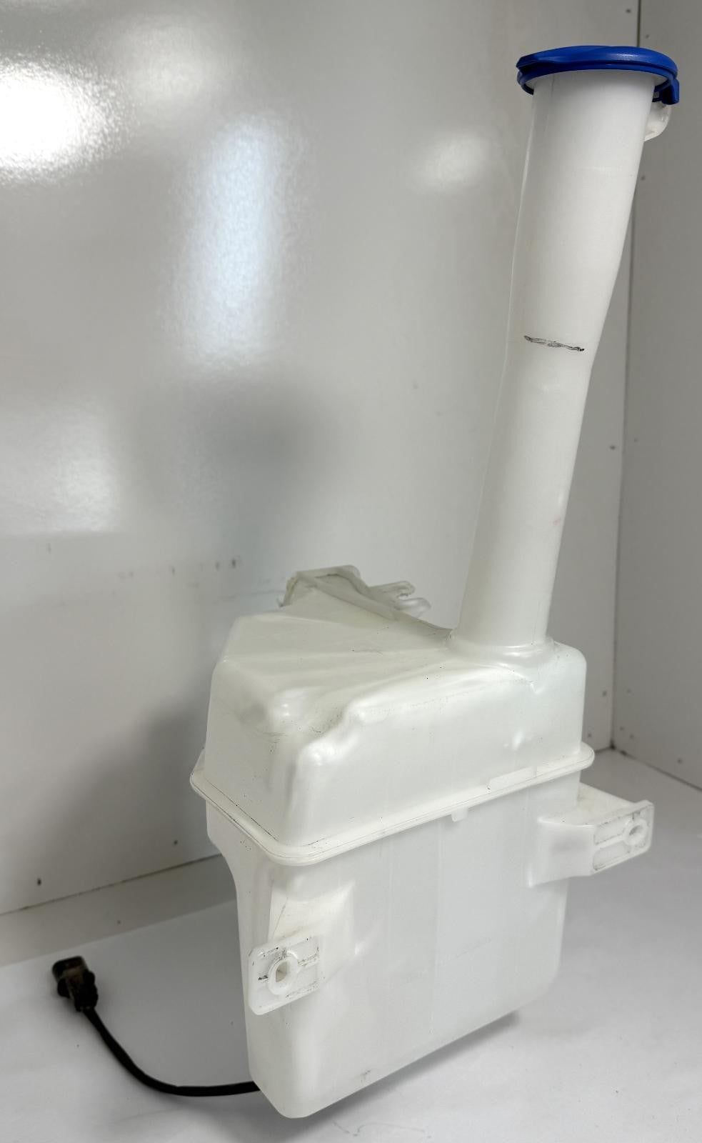 Used Washer Fluid Reservoir fits: 2015 Hyundai Sonata 1.6L turbo US market Grade