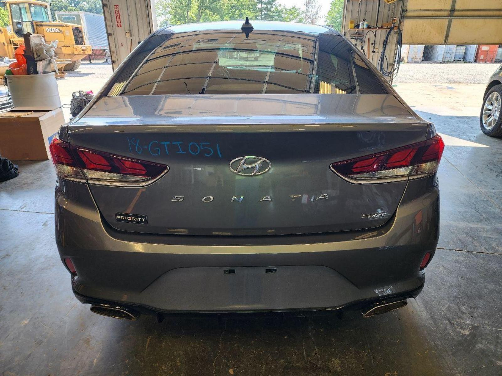 HYUNDAI SONATA L Taillight US built, quarter panel mounted, incandescent lamps