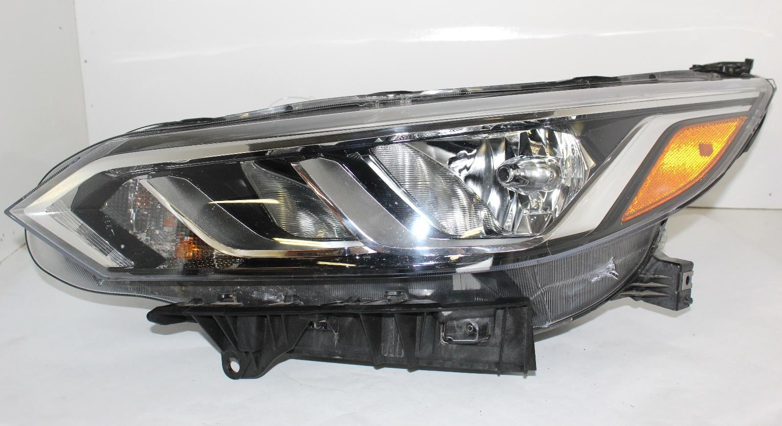 Used Left Headlight Assembly fits: 2022 Nissan Sentra halogen Left Grade A