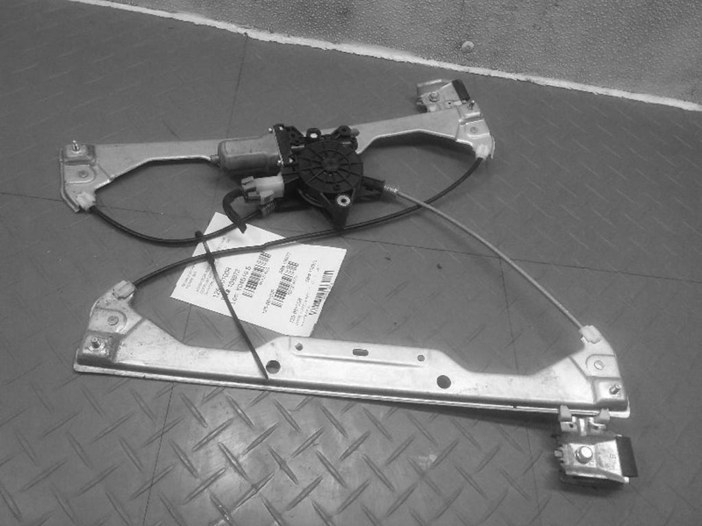 Used Front Right Door Window Regulator Front fits: 2008 Chevrolet Hhr electric F