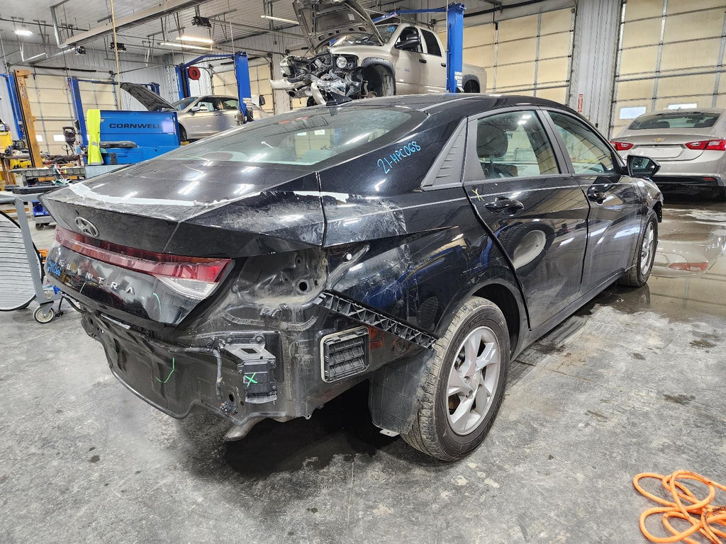Used Front Upper Center Console fits: 2021 Hyundai Elantra Korea built roof w/o