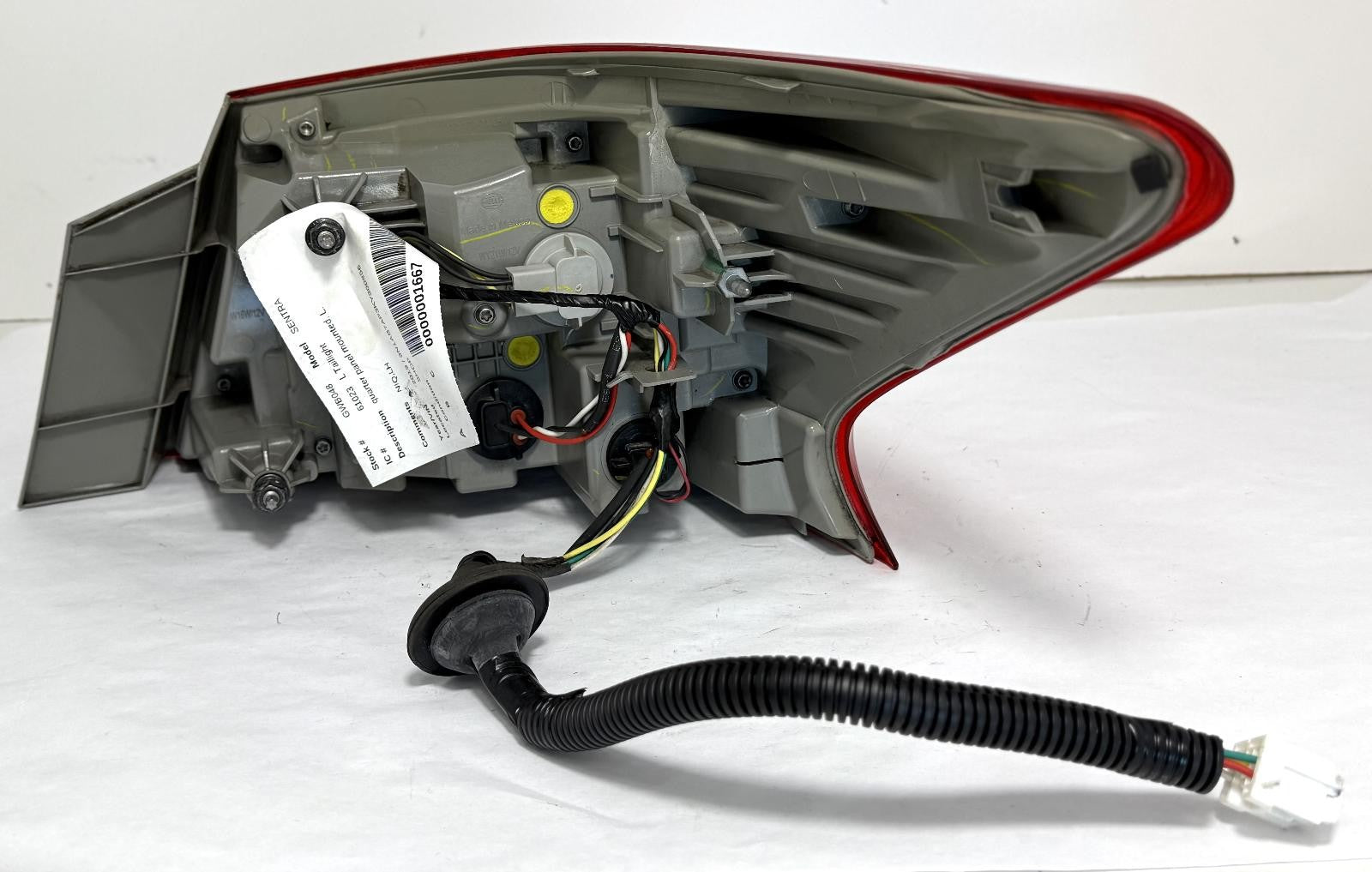 Used Left Tail Light Assembly fits: 2019 Nissan Sentra quarter panel mounted Lef