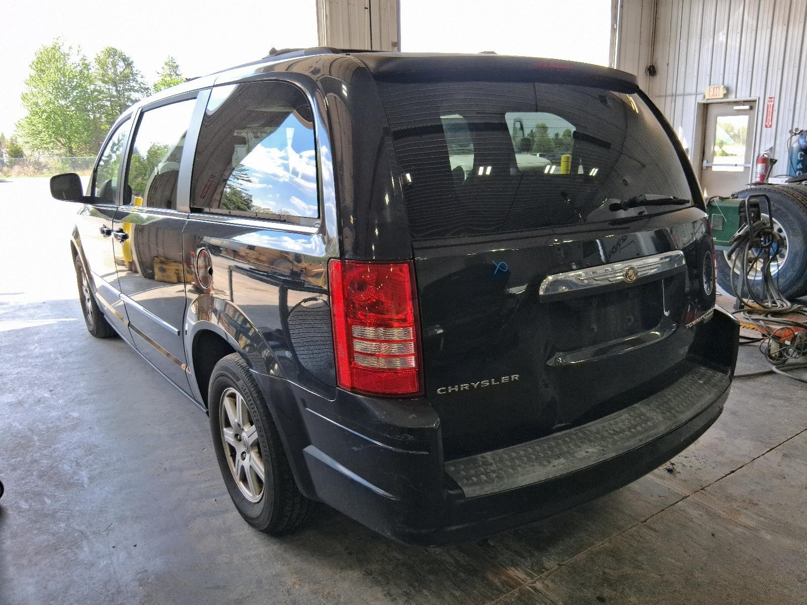 Used Right Sun Visor fits: 2010 Chrysler Town & country w/illumination Right Gra