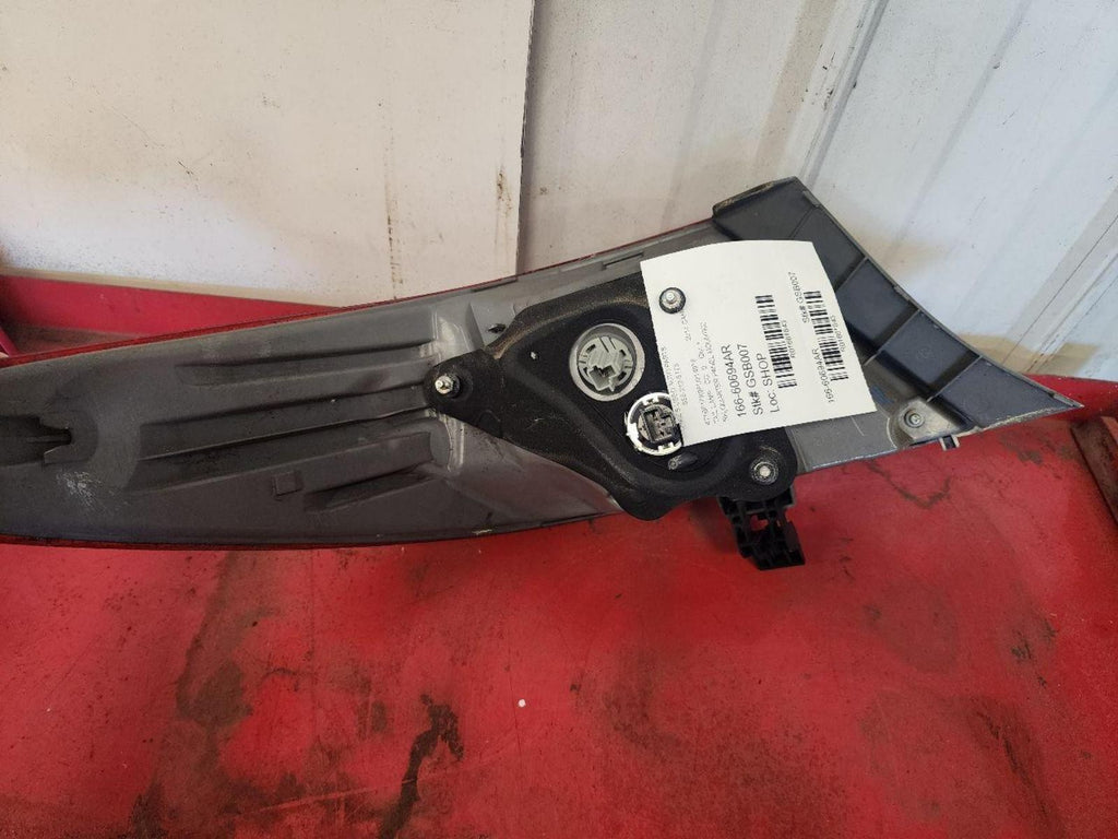 TOYOTA CAMRY R Taillight quarter panel mounted, R. 15