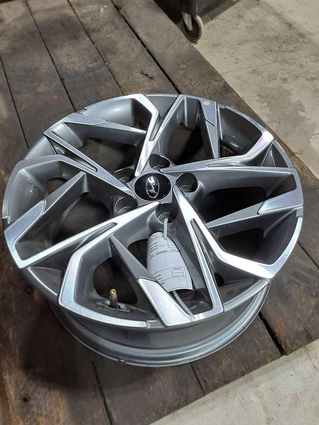 Used Wheel fits: 2022 Hyundai Sonata gasoline 17x7 alloy ID 52910L0210 Grade A
