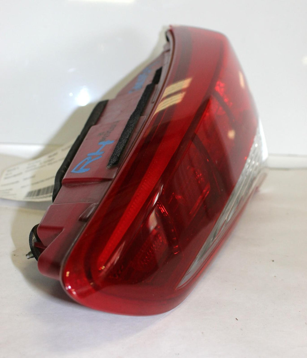 HYUNDAI TUCSON R Taillight incandescent, liftgate mounted, R. 17 18