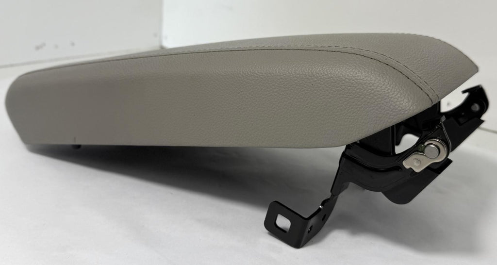 2015-2017 HYUNDAI SONATA ARMREST CENTER CONSOLE LID LEATHER OEM