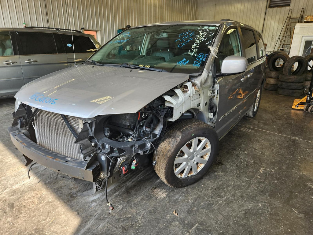 Used Right Headlight Assembly fits: 2016 Chrysler Town & country exc. automatic