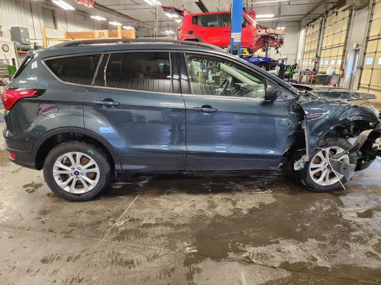 Used Front Right Seat Front fits: 2019 Ford Escape bucket air bag electric leath