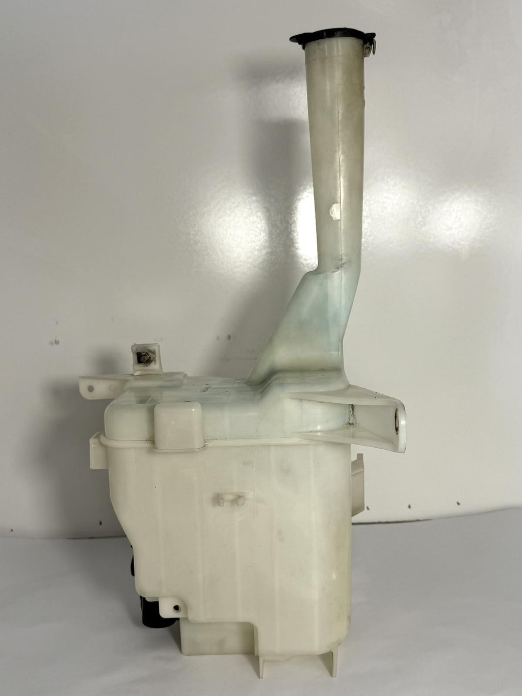2004-2006 LEXUS ES330 WINDSHIELD WASHER BOTTLE RESERVOIR OEM 