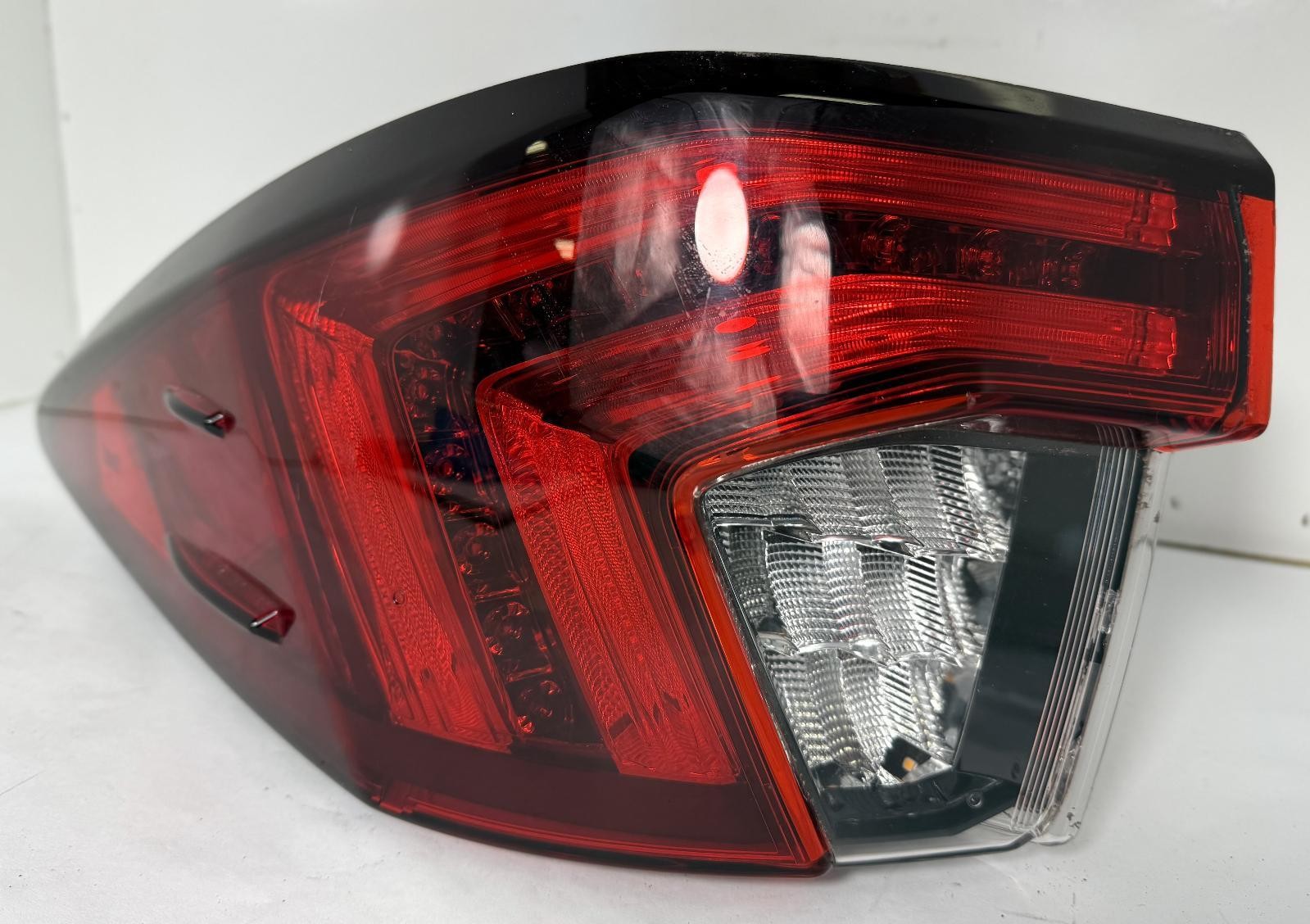 2016-2019 LEXUS RX450H TAILLIGHT RIGHT SIDE QUARTER MOUNTED OEM 