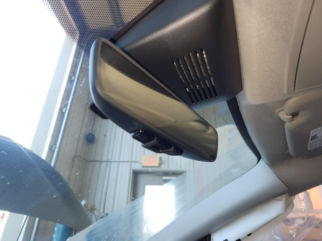 Used Front Center Interior Rear View Mirror fits: 2022 Nissan Sentra w/o automat