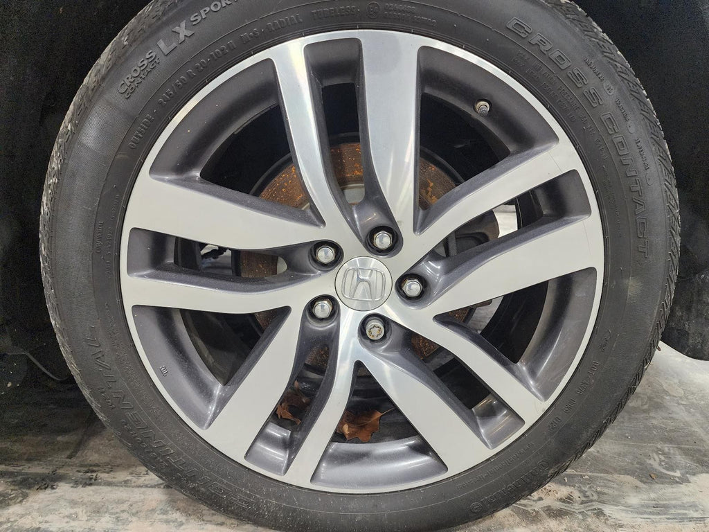 Used Wheel fits: 2016 Honda Pilot 20x8 w/machined face gray pockets Grade A