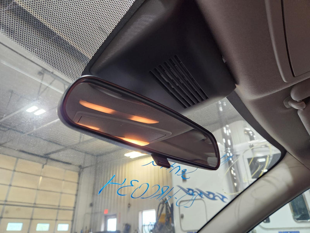 Used Front Center Interior Rear View Mirror fits: 2020 Nissan Sentra w/o automat