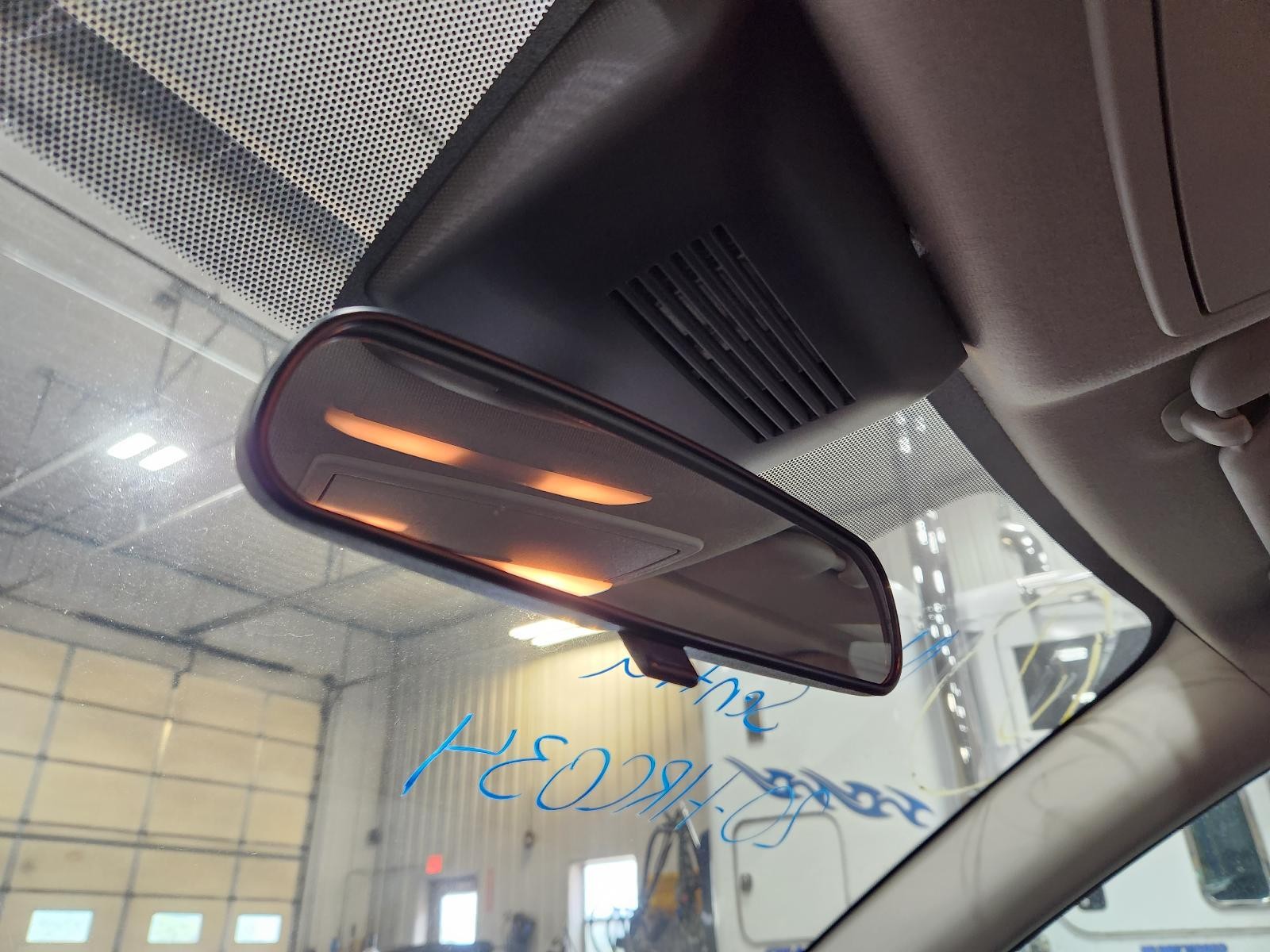 Used Front Center Interior Rear View Mirror fits: 2020 Nissan Sentra w/o automat