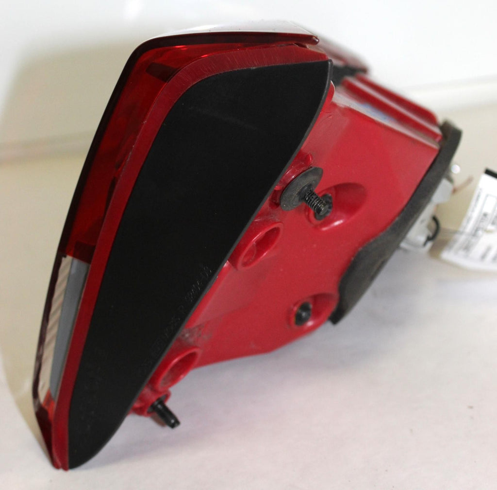 HYUNDAI TUCSON R Taillight incandescent, liftgate mounted, R. 17 18