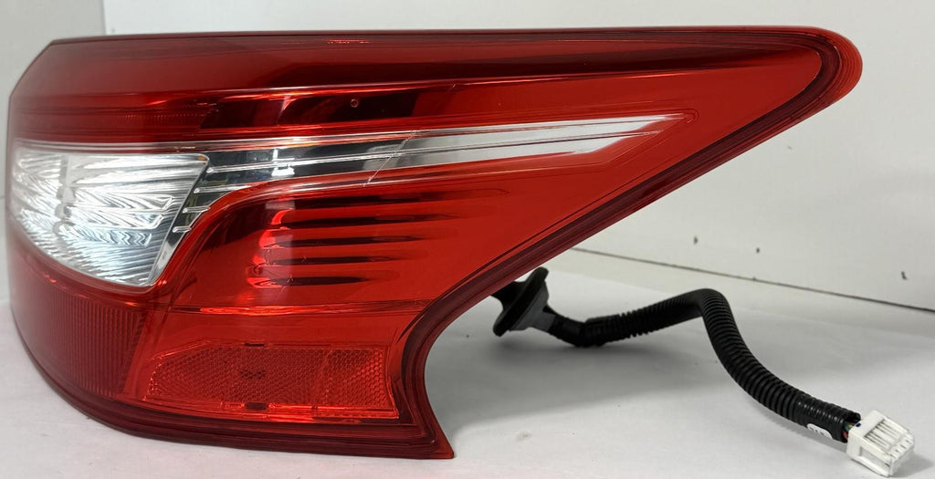 2016-2019 NISSAN SENTRA TAILLIGHT RIGHT SIDE QUARTER PANEL MOUNTED OEM