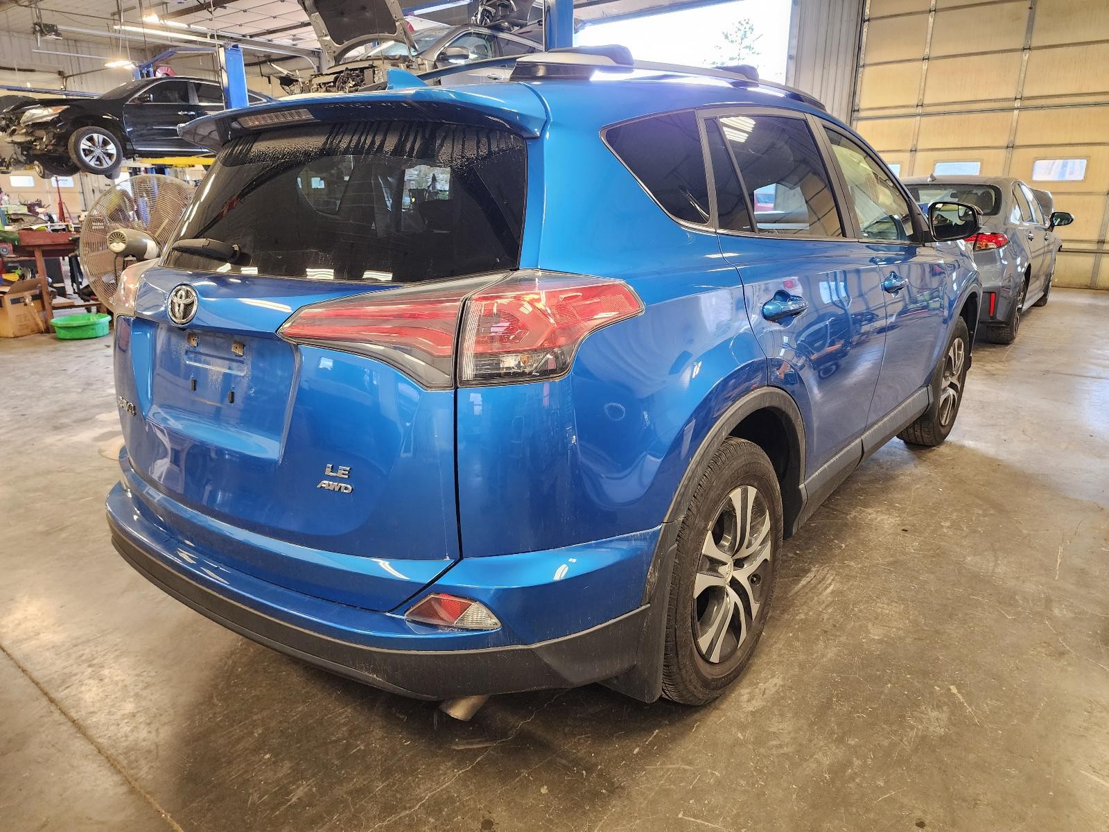 Used Rear Drive Axle Shaft fits: 2017 Toyota Rav4 Rear Axle gasoline Rear Grade