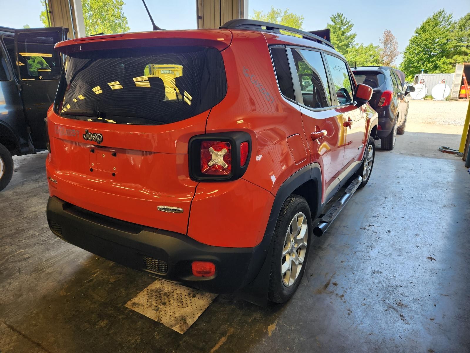 Used Front Right Seat Front fits: 2016 Jeep Renegade air bag bucket manual cloth