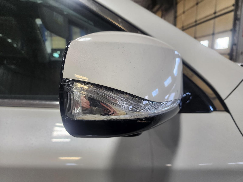 Used Right Door Mirror fits: 2019 Infiniti QX60 power power folding and heated w