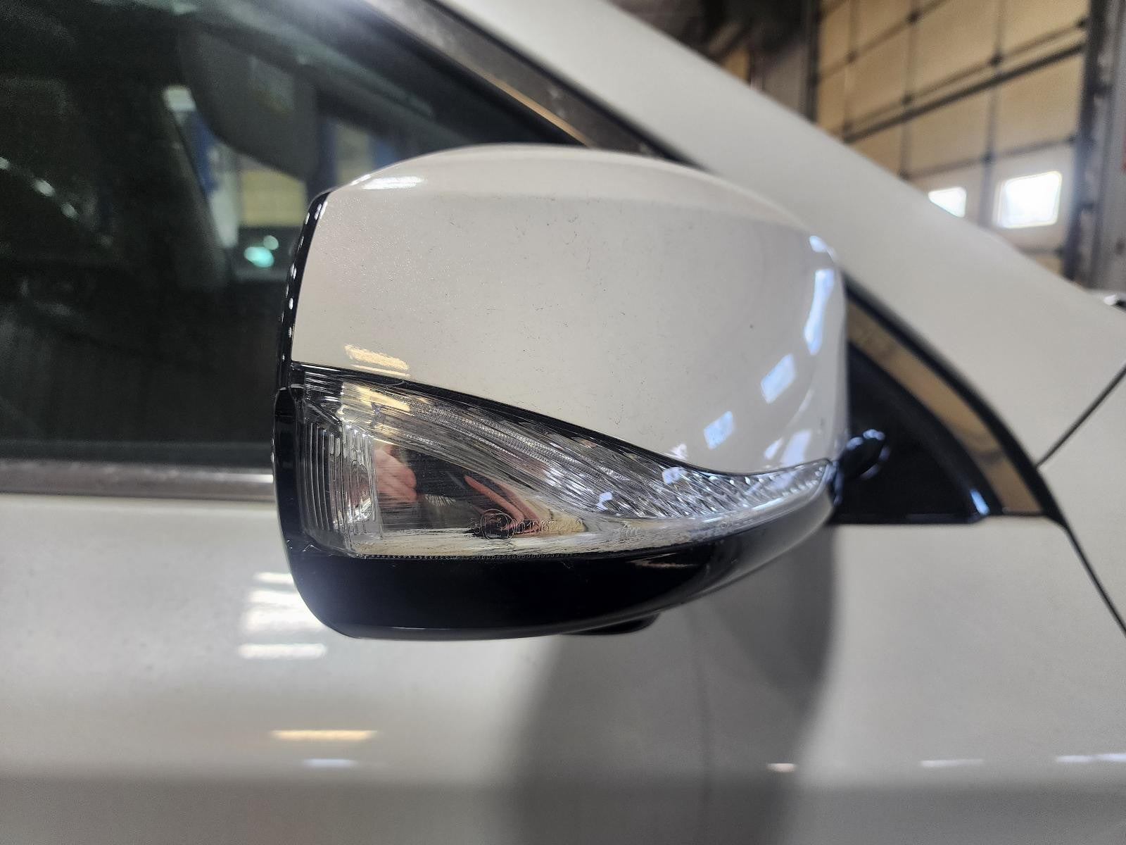 Used Right Door Mirror fits: 2019 Infiniti QX60 power power folding and heated w