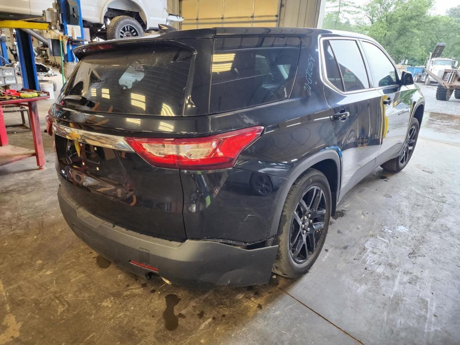 CHEVROLET TRAVERSE Lid/Gate w/o full video display; privacy tint (opt AKO) 20 