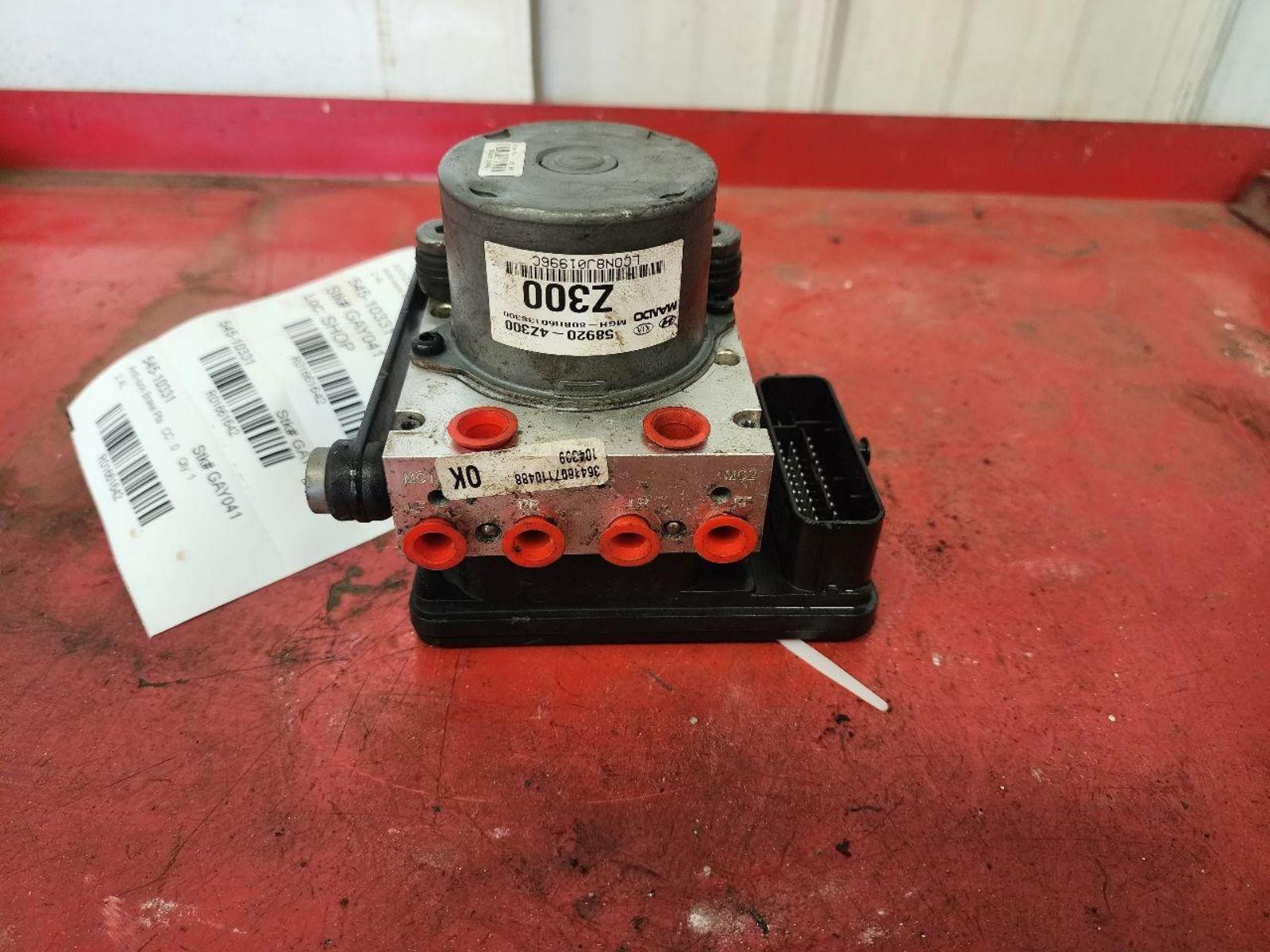 HYUNDAI SANTA FE Anti-Lock Brake Part (actuator and pump assembly), SWB (Sport