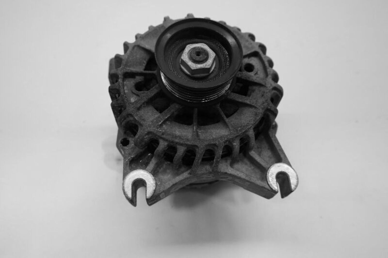 Used Alternator fits: 2006 Mercury Grand marquis 130 amp ID 3W1U-10300-BA Grade